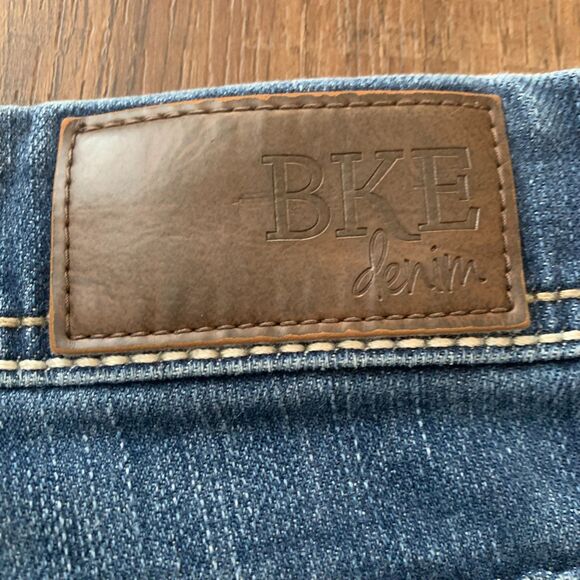 BKE Payton Mid Rise Cropped Medium Wash Flap Pocket Jeans 32x24 - Picture 8 of 14